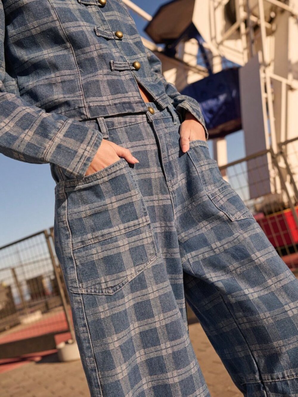 Blue Casual Women's Pladed Barrel-Leg Zip Fly Trousers - Picture 3 of 6